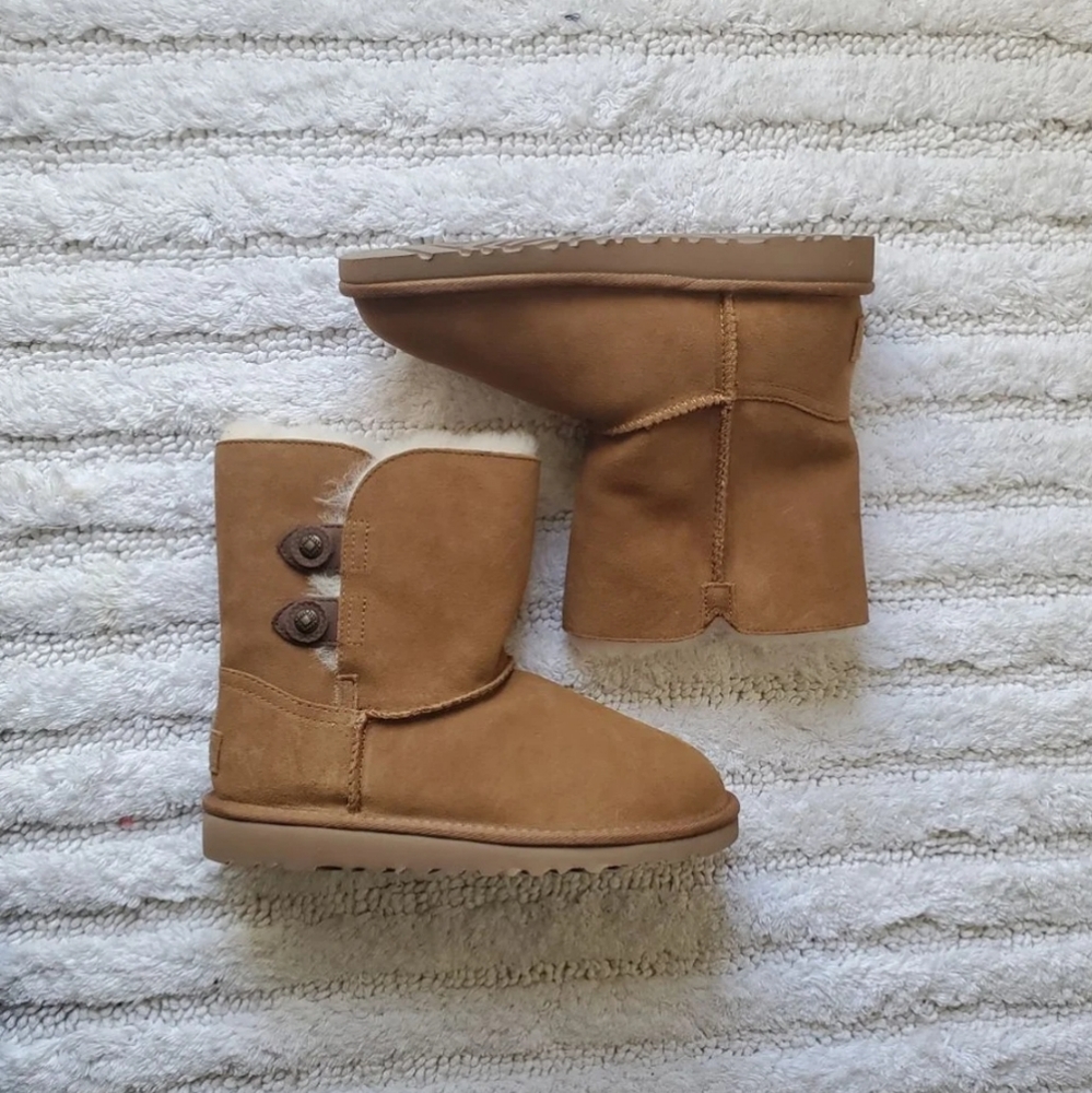 New big kids chestnut Ugg boots